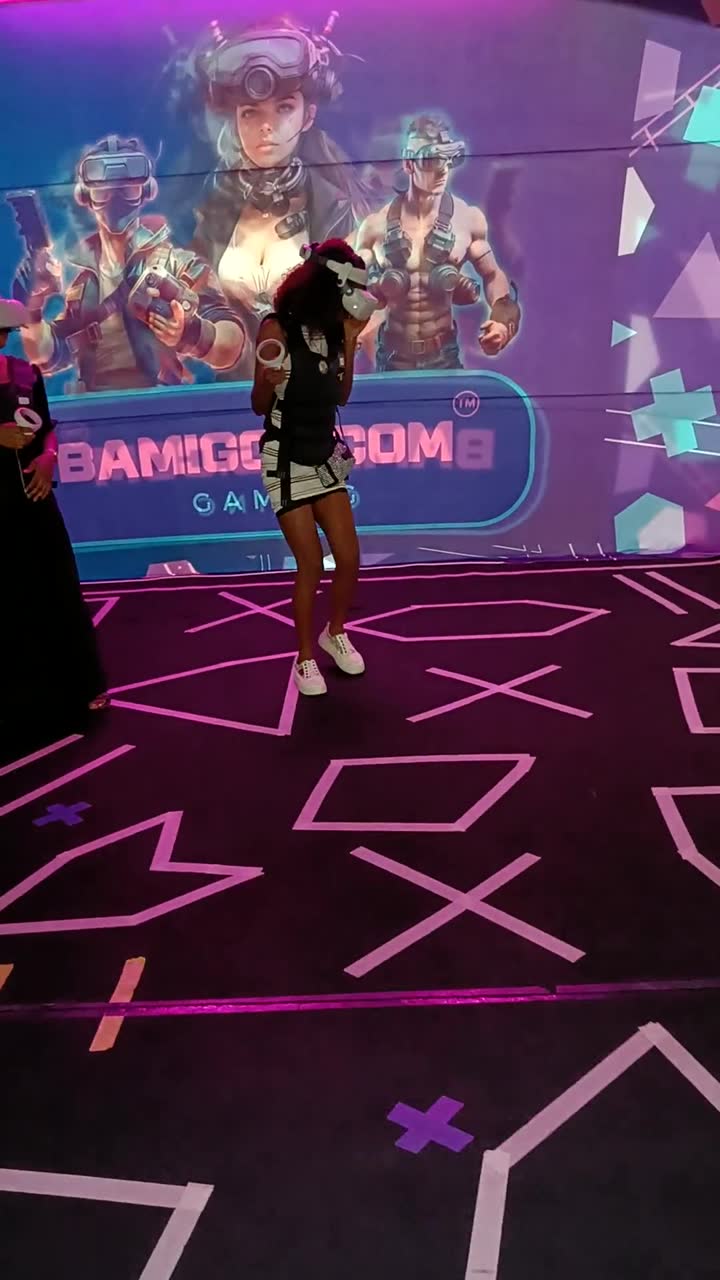 VR Gaming Machines, real players and equipment